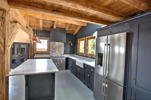 Beautiful exposed beams and midnight blue kitchen 