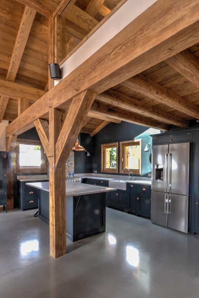 Fabulous exposed beams coupled with a modern interior